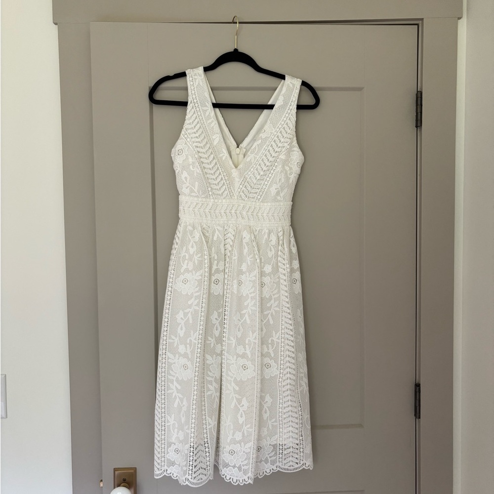 Lulu's White V-Neck Lace Midi Dress with Scalloped Hem Size XS - Picture 7 of 12